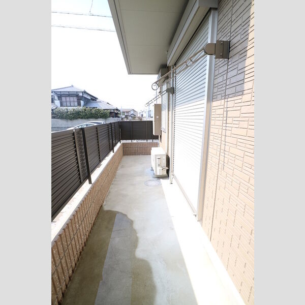 その他 (専用庭 南側 シャッター付き)