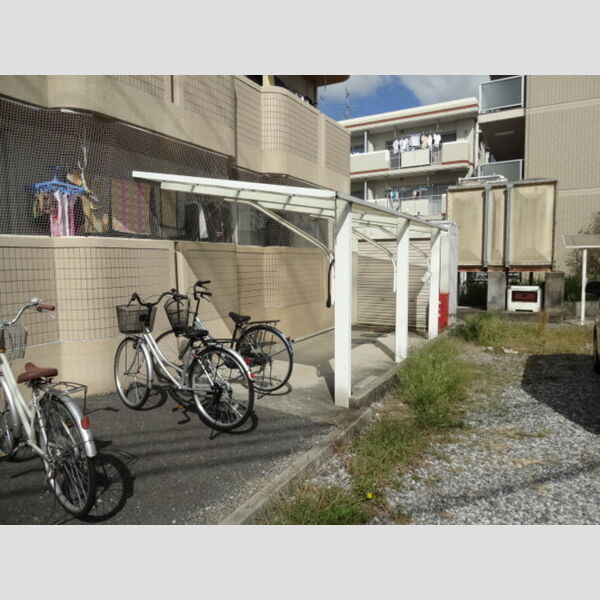 現地周辺 (駐輪場)