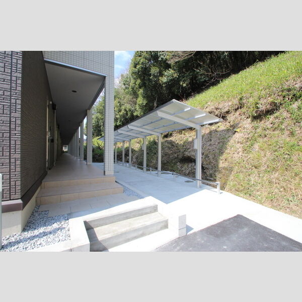 現地周辺 (駐輪場)