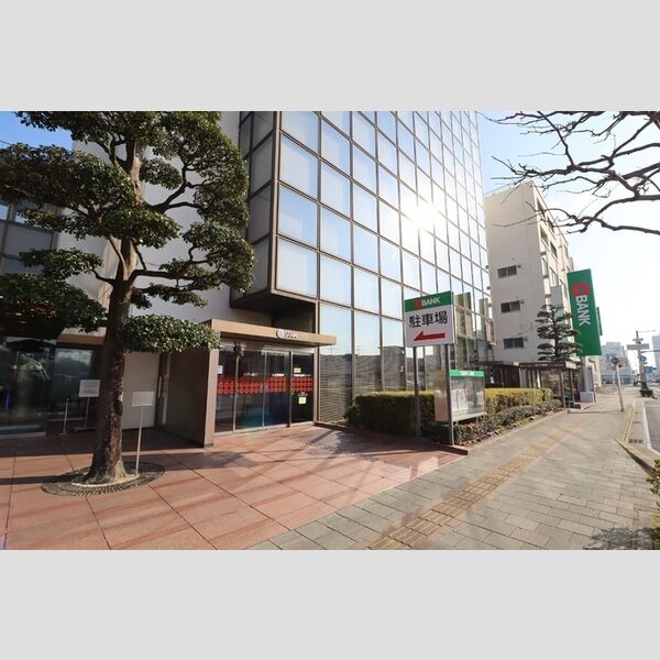 現地周辺 (トマト銀行本店)