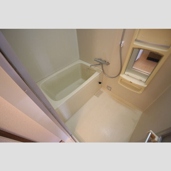 バス (201　浴室)