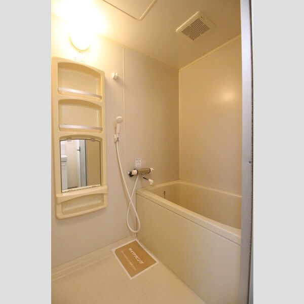 バス (201　浴室)