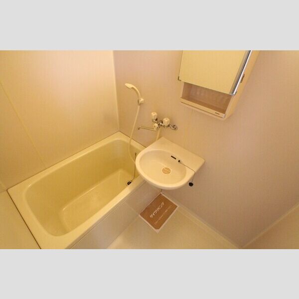 バス (201　浴室)