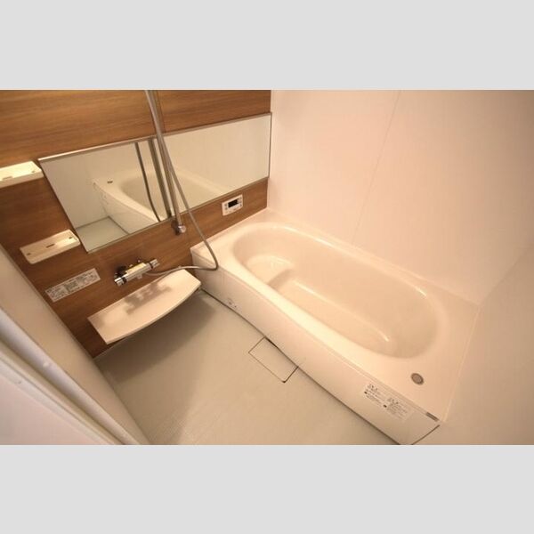 バス (201　浴室)