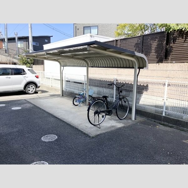 現地周辺 (駐輪場)