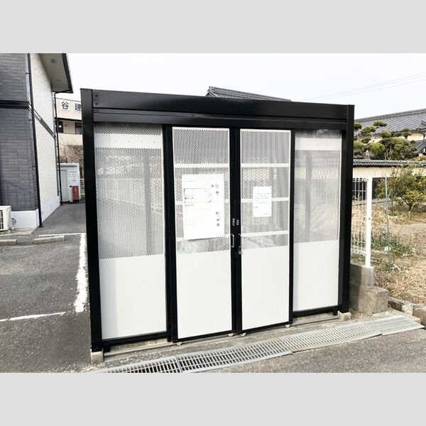 現地周辺 (ゴミ置場)
