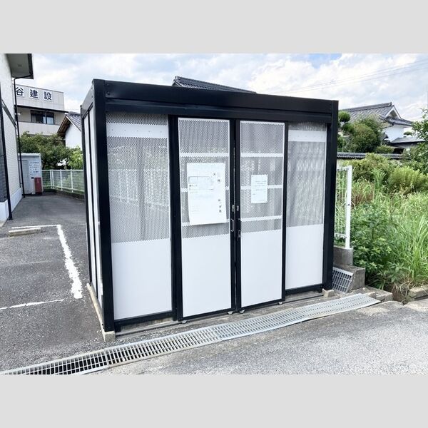 現地周辺 (ゴミ置き場)