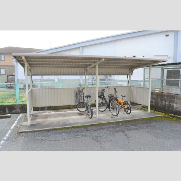 現地周辺 (駐輪場)