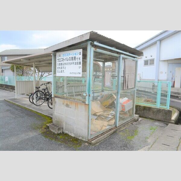 現地周辺 (ゴミ置場)