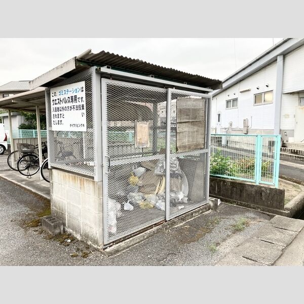 現地周辺 (ゴミ置き場)