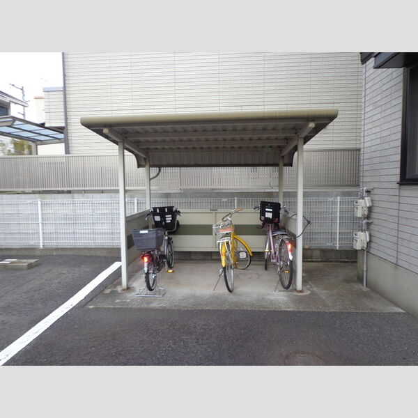 現地周辺 (駐輪場)