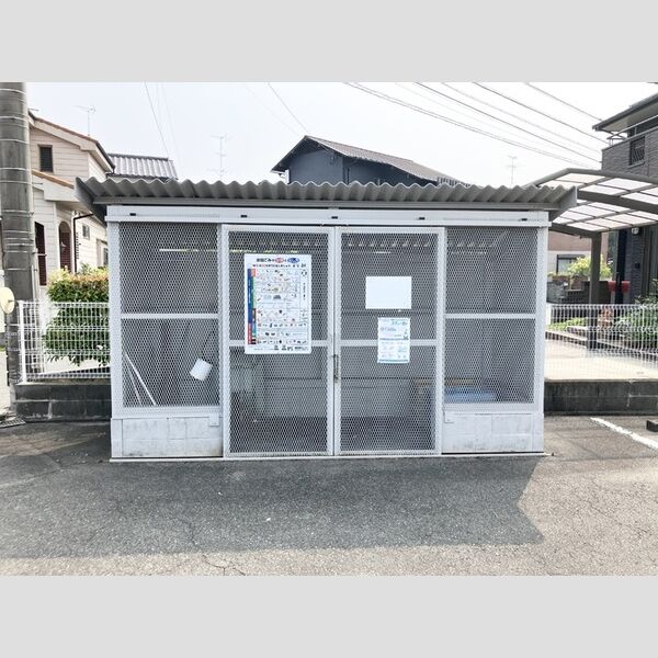 現地周辺 (ゴミ置場)