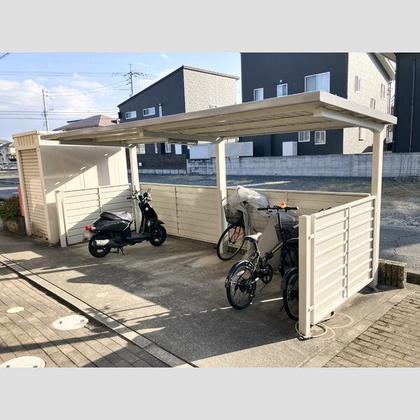 現地周辺 (駐輪場)