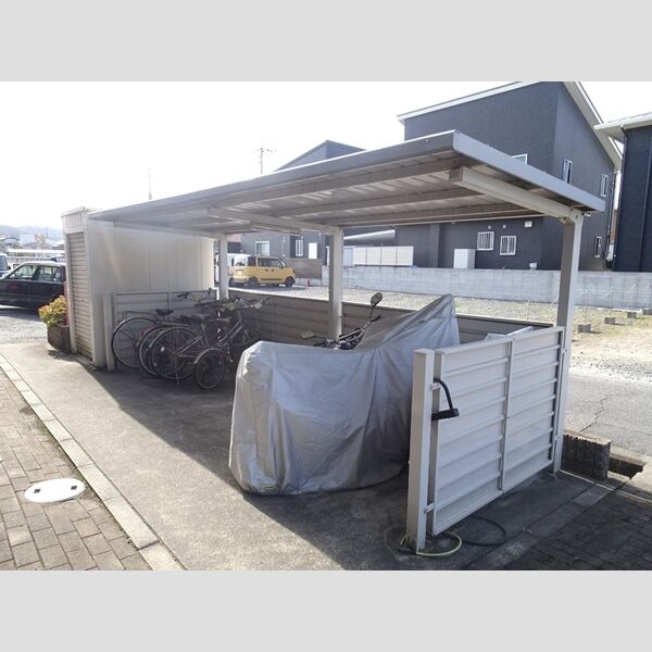 現地周辺 (駐輪場)