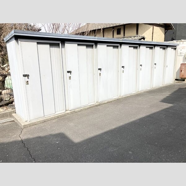 エントランス (外部物置)