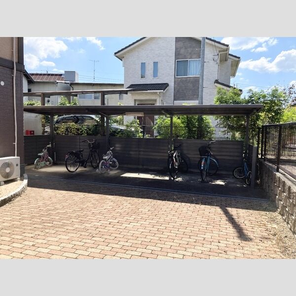 現地周辺 (駐輪場)