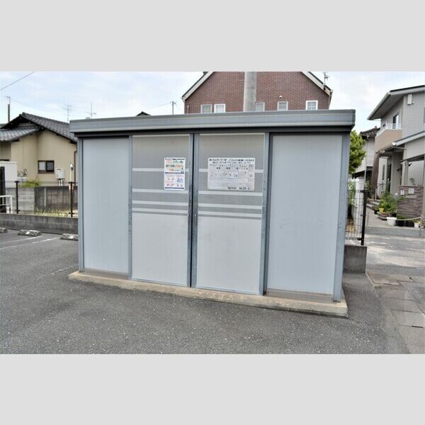 現地周辺 (ゴミ置場)