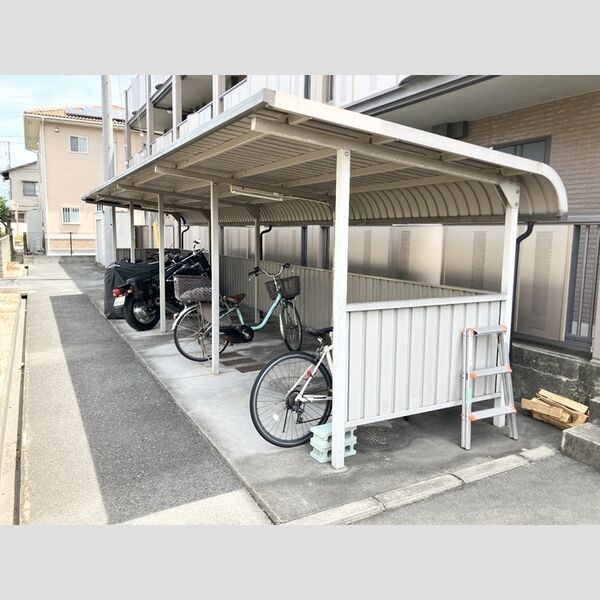現地周辺 (駐輪場)