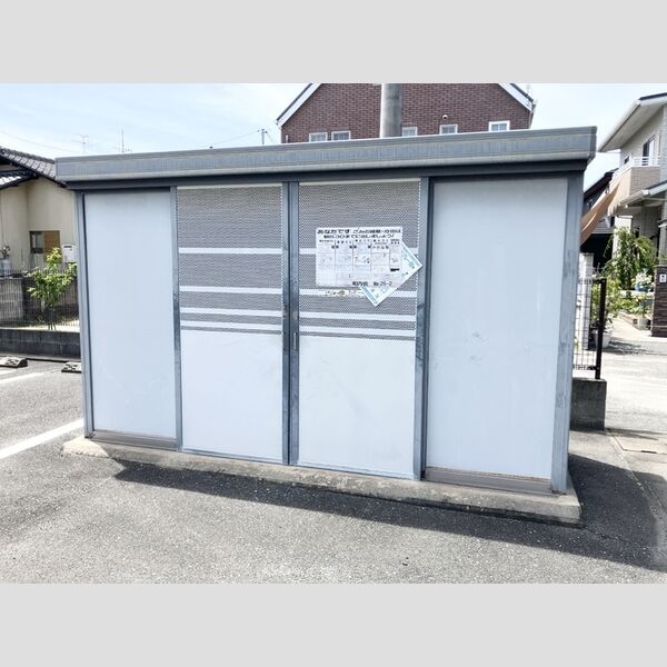 現地周辺 (ゴミ置き場)