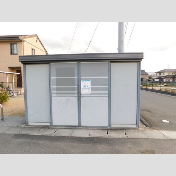 現地周辺 (ゴミ置場)