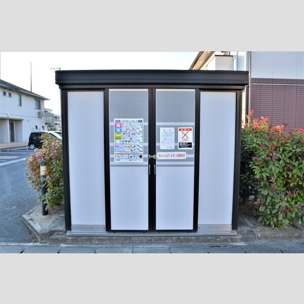 現地周辺 (ゴミ置場)