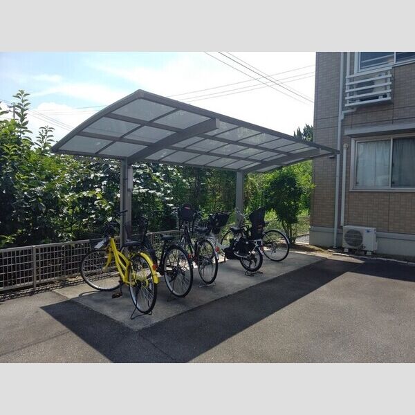 現地周辺 (駐輪場)