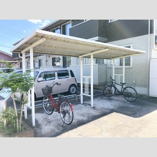 現地周辺 (駐輪場)