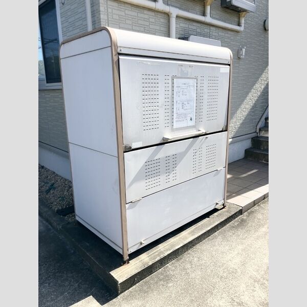 現地周辺 (ゴミ置き場)