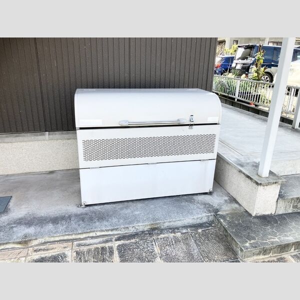 現地周辺 (ゴミ置き場)