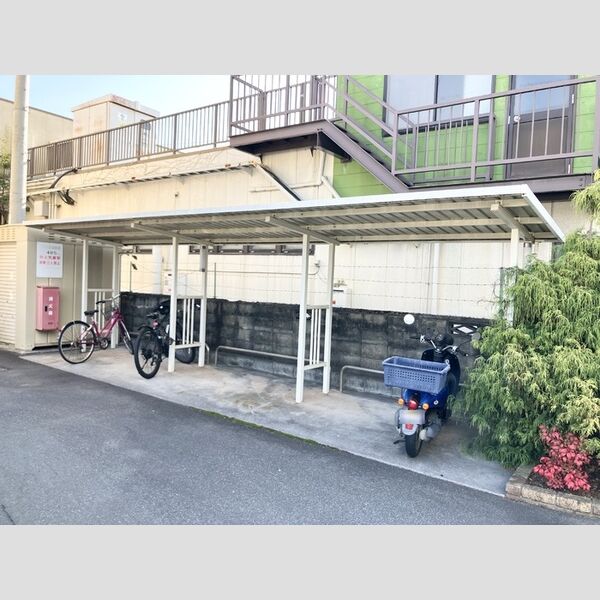 現地周辺 (駐輪場)