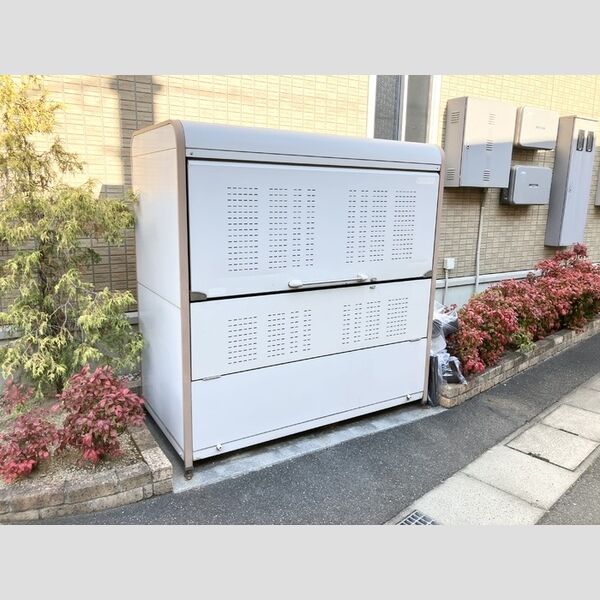 現地周辺 (ゴミ置き場)