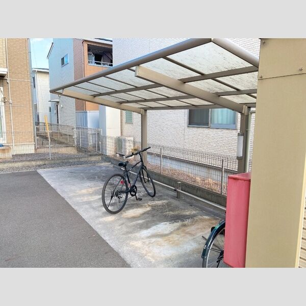 現地周辺 (駐輪場)