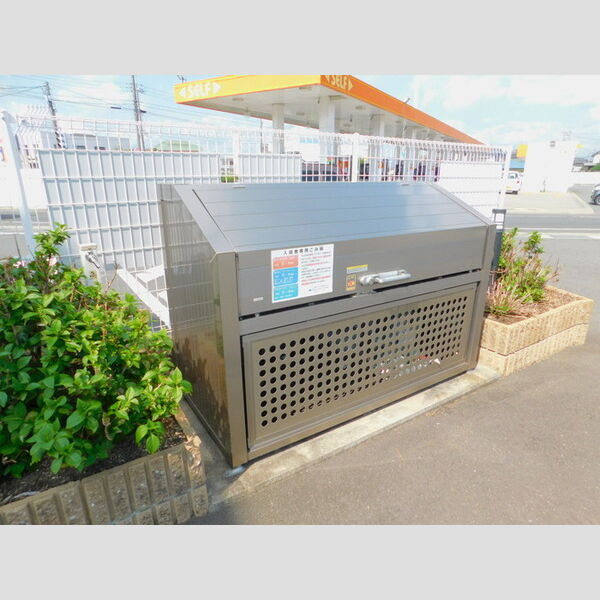 現地周辺 (ゴミ置場)