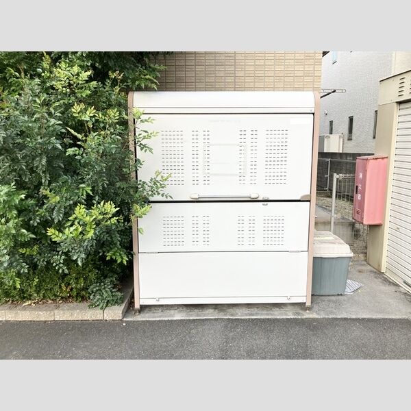 現地周辺 (ゴミ置場)