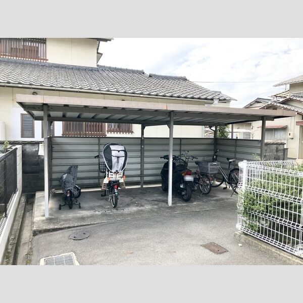 現地周辺 (駐輪場)