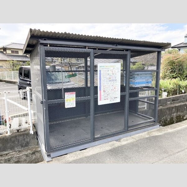 現地周辺 (ゴミ置場)