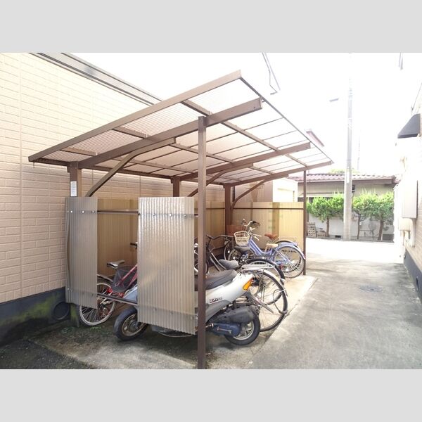 現地周辺 (駐輪場)