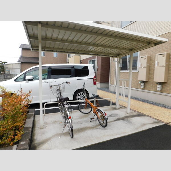 現地周辺 (駐輪場)