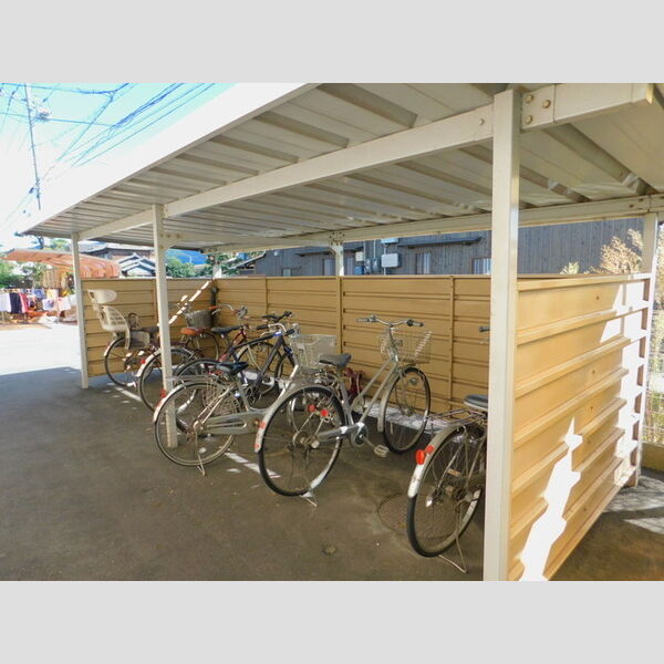 現地周辺 (駐輪場)