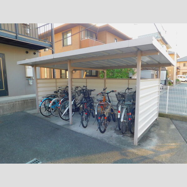 現地周辺 (駐輪場)