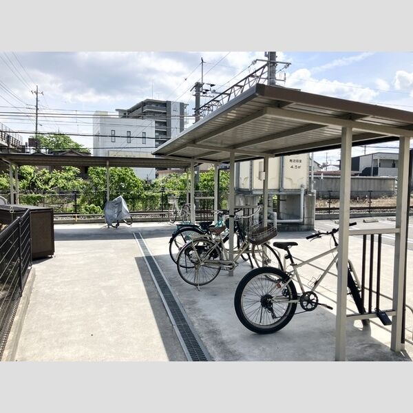 現地周辺 (駐輪場)