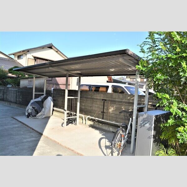 現地周辺 (駐輪場)