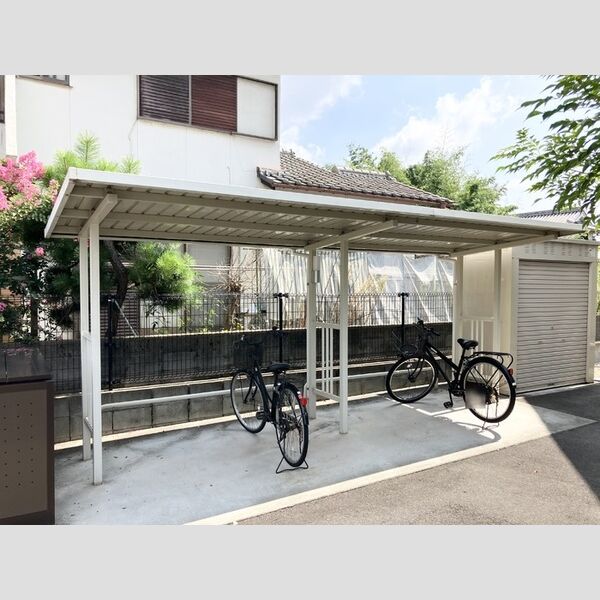 現地周辺 (駐輪場)