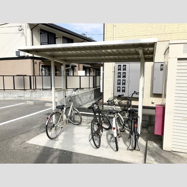 現地周辺 (駐輪場)