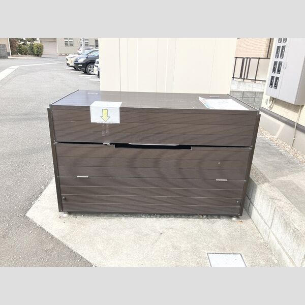 現地周辺 (ゴミ置場)