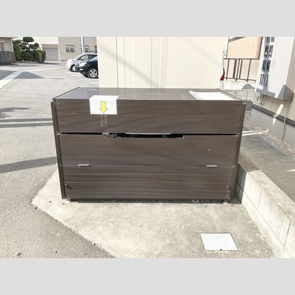 現地周辺 (ゴミ置き場)