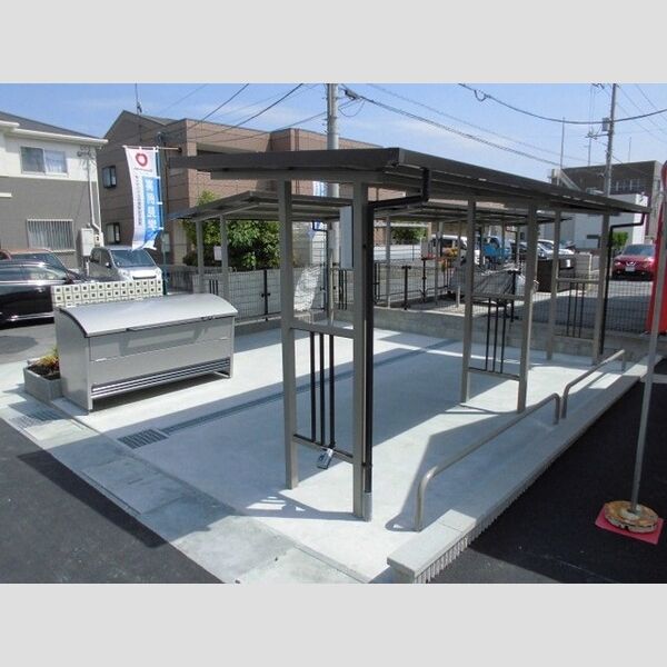 現地周辺 (駐輪場)