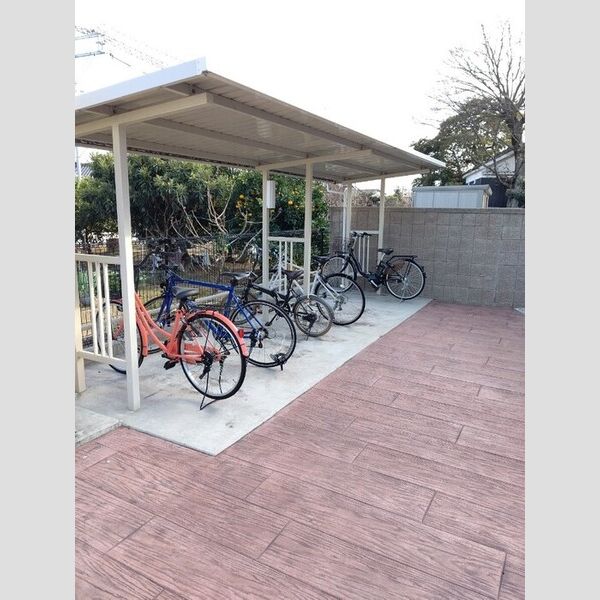 現地周辺 (駐輪場)