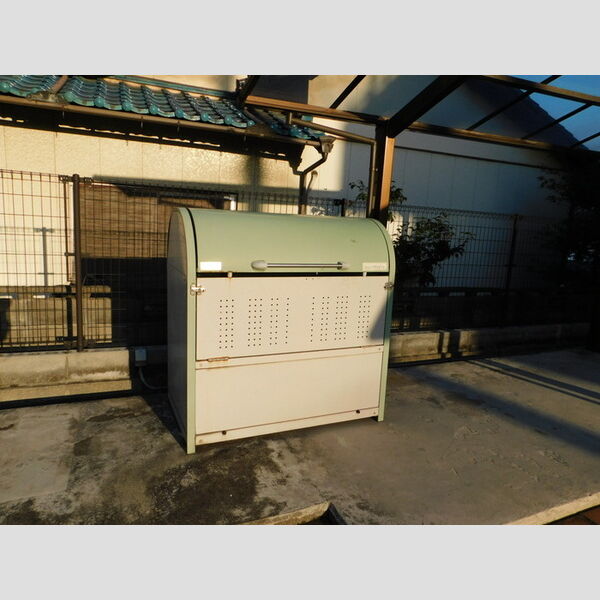 現地周辺 (ゴミ置場)