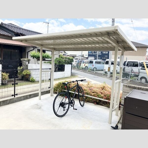 現地周辺 (駐輪場)